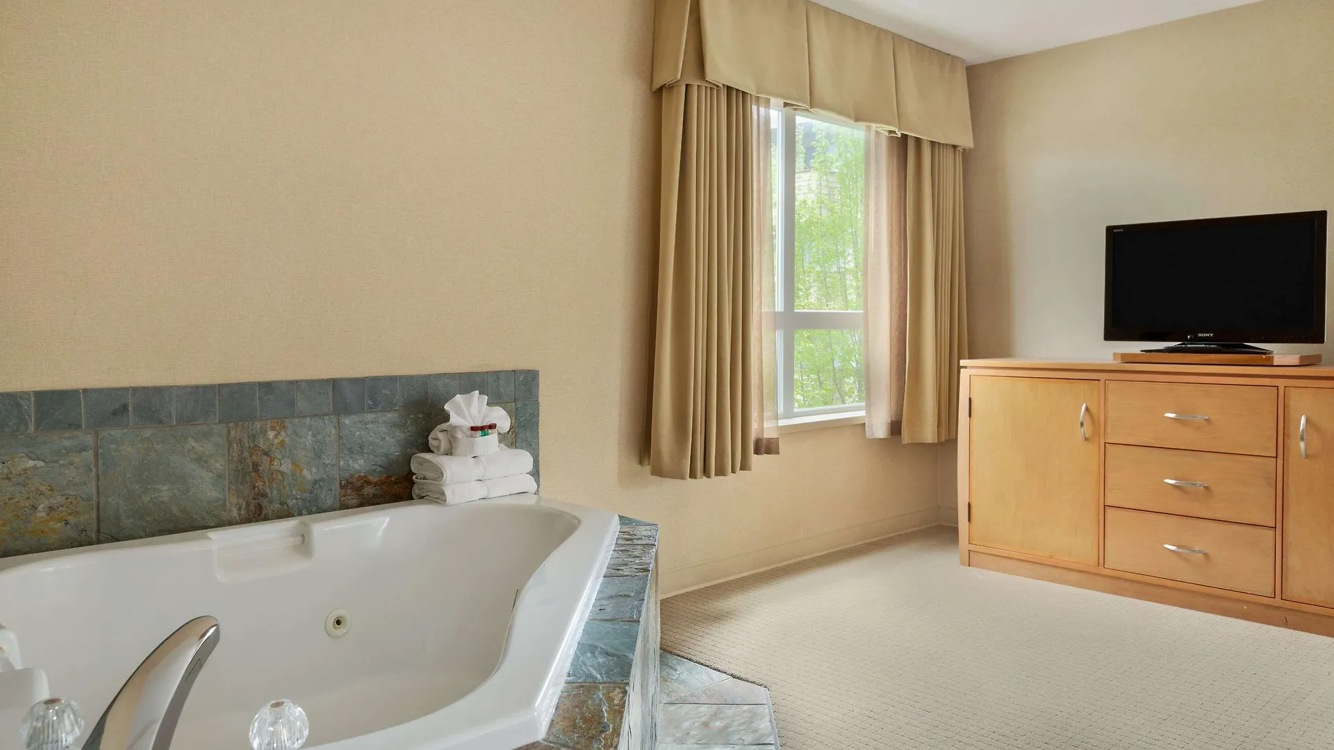 Ramada By Wyndham Nanaimo Hotel 3*,